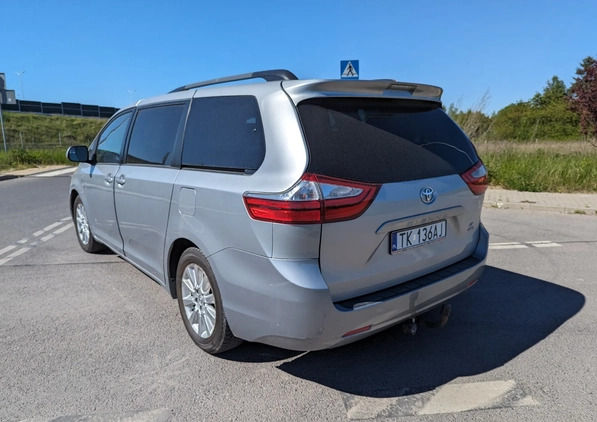 Toyota Sienna cena 85900 przebieg: 132000, rok produkcji 2016 z Warszawa małe 37